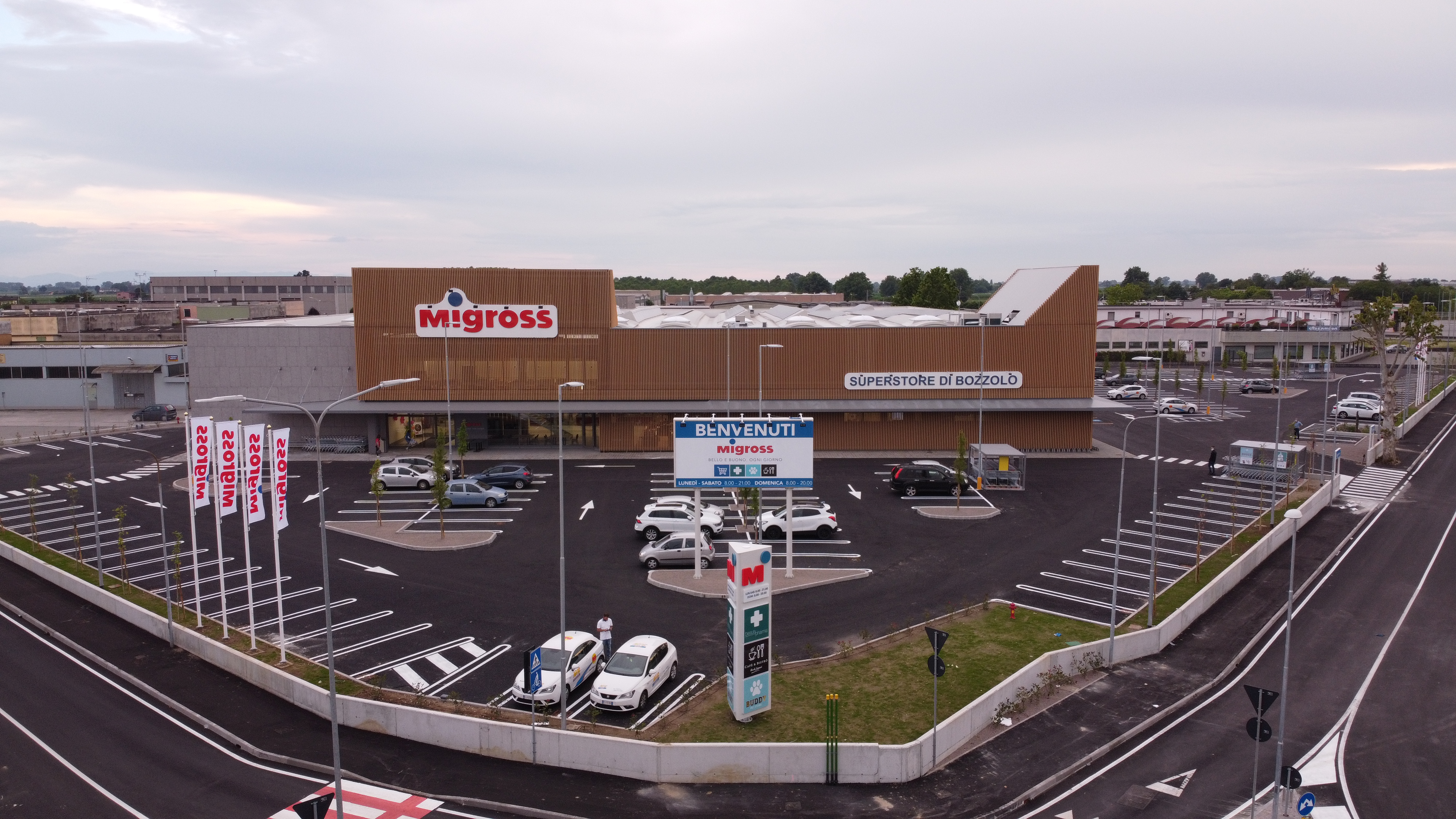 A Bozzolo Il Nuovo Concept Superstore Di Migross - Radio Pico 2250_x_4000_jpg
