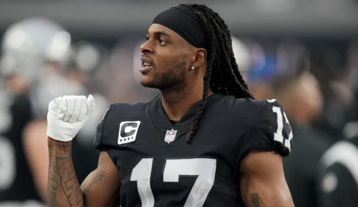 Davante Adams in action ⁣during an ⁢NFL⁢ game