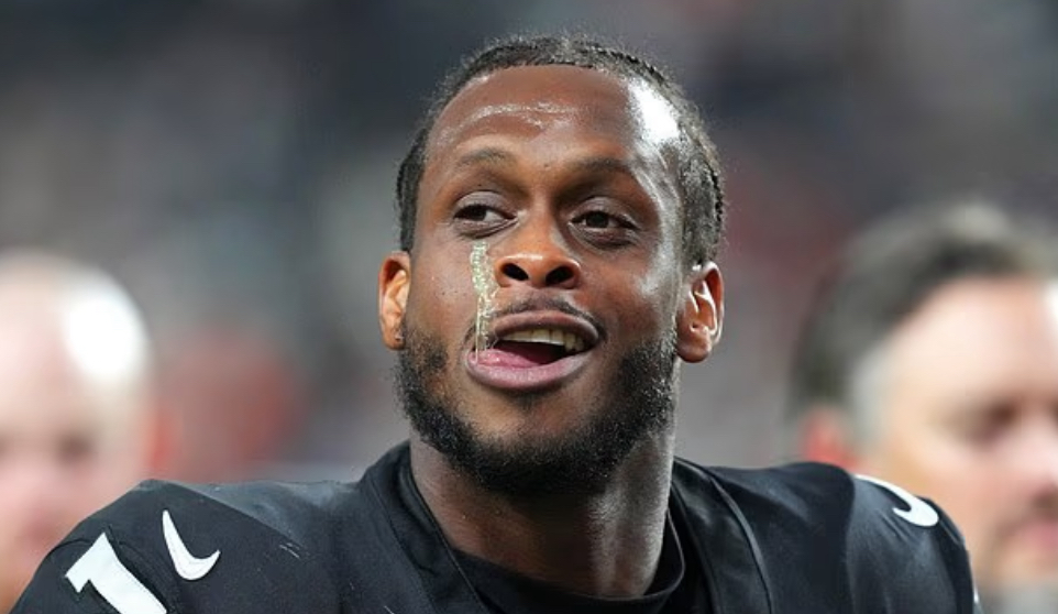 Video Shows Geno Smith Blatantly Ignoring Raider Fans Prior to Sunday’s Game