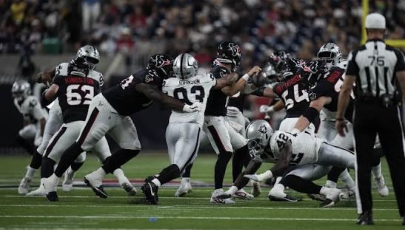 Raiders DE Patrick Johnson