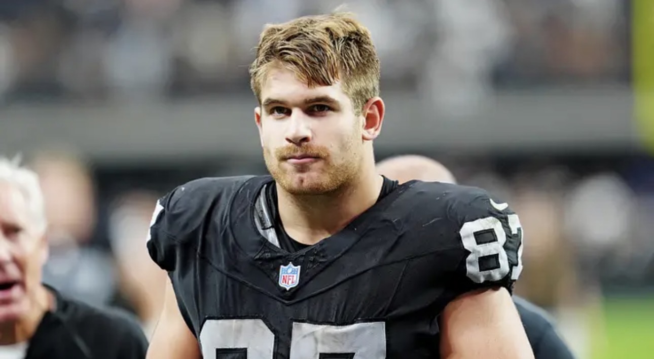 Raiders TE Michael Mayer