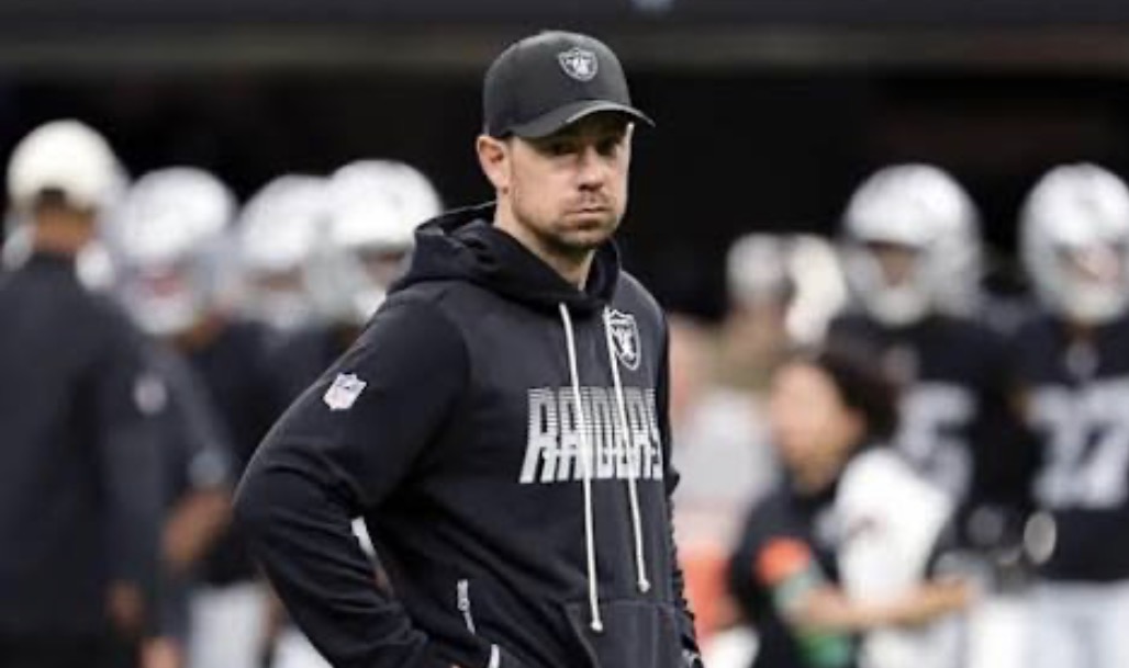 Raiders head coach Klint Kubiak