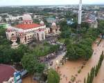 Kabupaten Maros Tepat di Depan Masjid Almarkaz