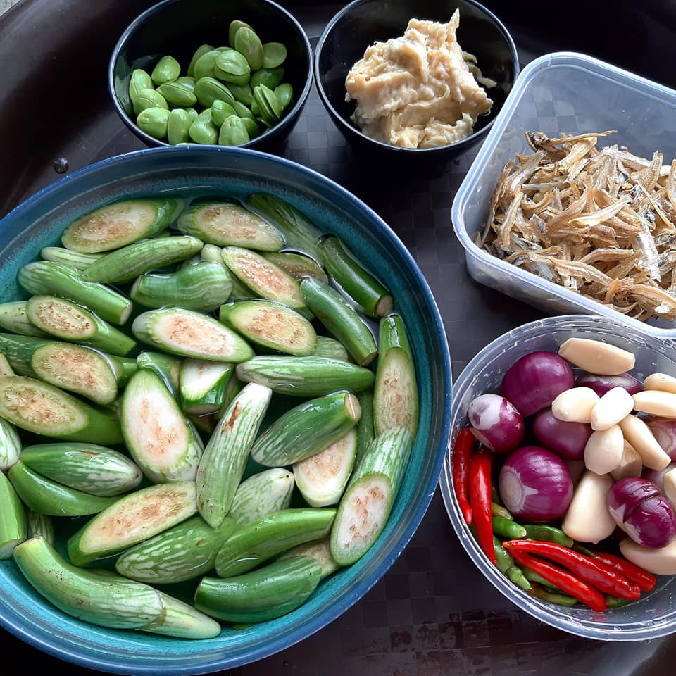 Anda dapat mengolah tumis terong hijau asam sunti dengan 10 bumbu and 3 langkah. Makan Berselera Dengan Sambal Terung Telunjuk Tempoyak Bilis Petai
