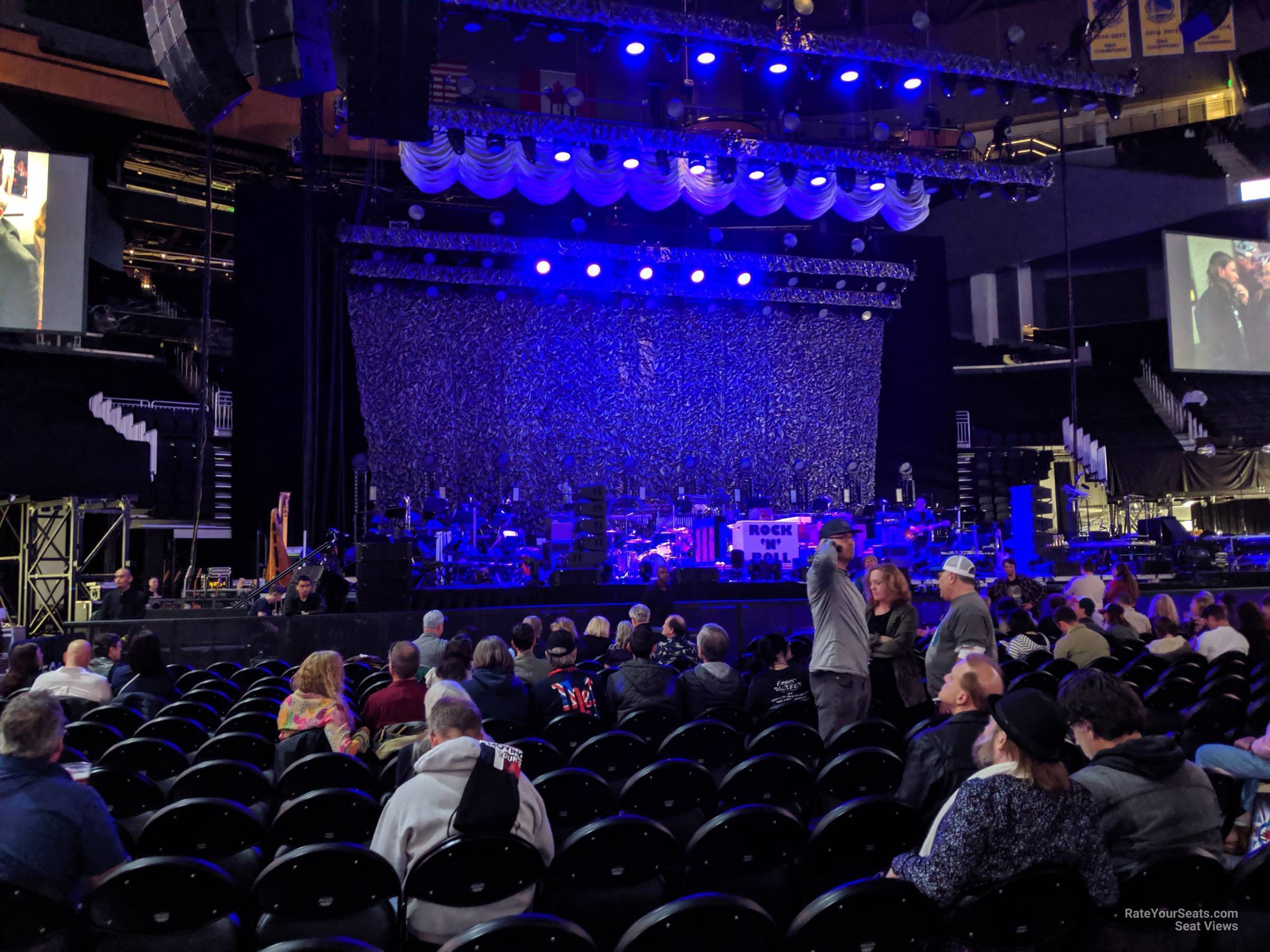 What are floor seats like at a concert