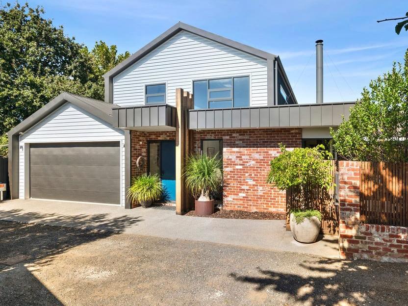 Bespoke Bruce Warren home sells in central Geelong laneway Bespoke Bruce Warren home sells in central Geelong laneway