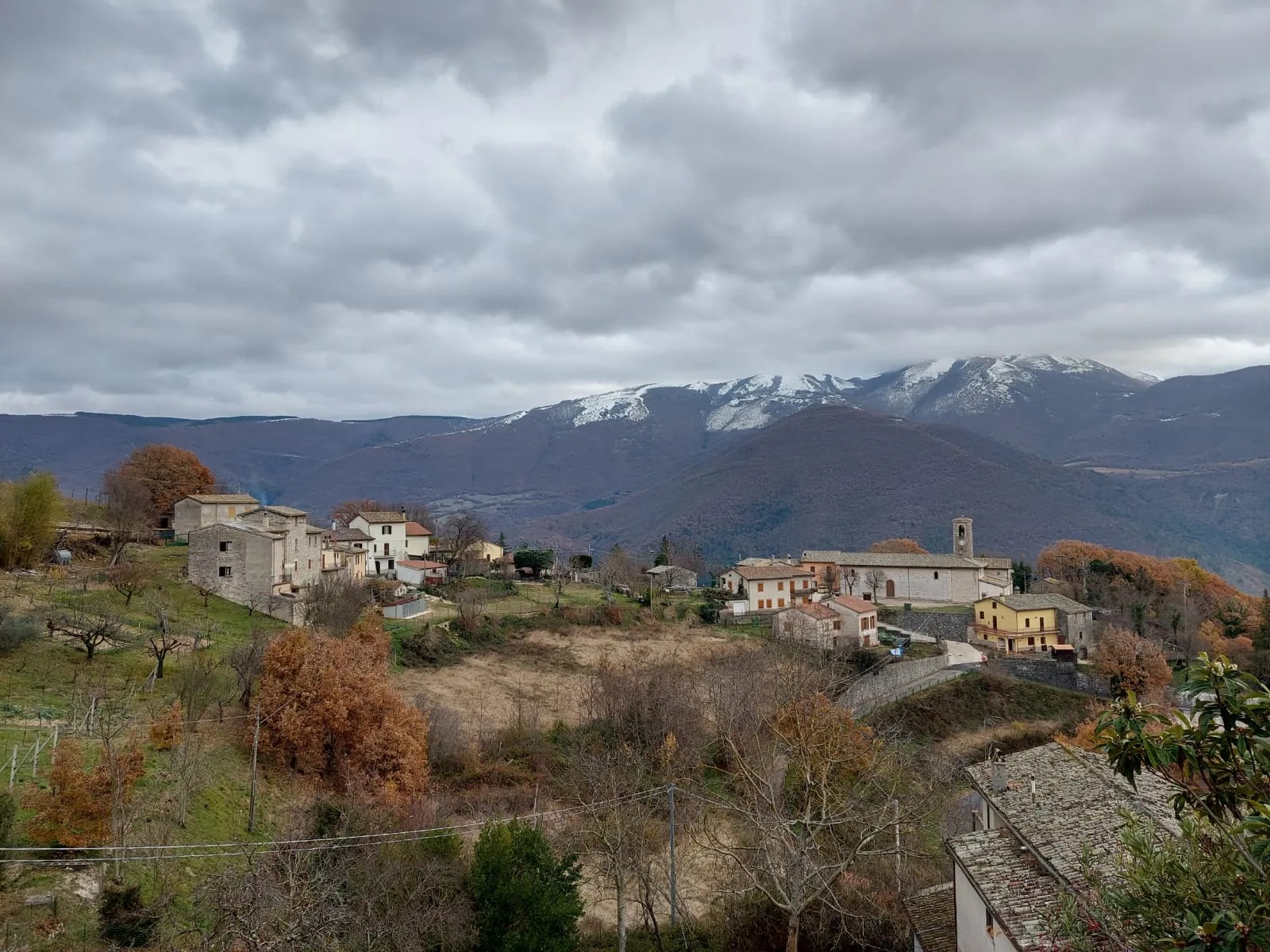 Grotti - veduta del paese