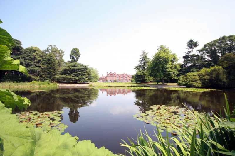 Reaseheath Hall And Lake In The Snow Reaseheath College - Gorgeous Desktop Gradient Arts | Free Download