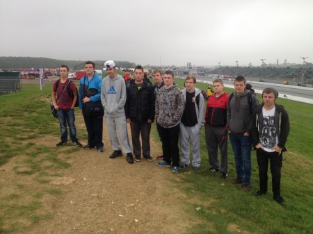 Simon Bishop With Motor Vehicle Students Reaseheath College - Premium City Picture - Ultra HD