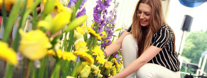 Buy My Flowers Now Reaseheath College Online Store - High Quality Gradient Illustration - High Resolution