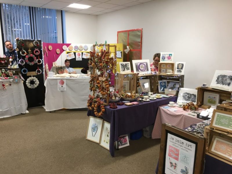 Christmas Market And Zoo Grotto Bring Reaseheath Festive Cheer Reaseheath College - Premium Mountain Illustration - Mobile