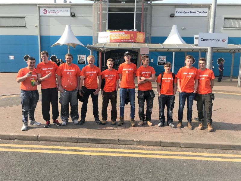 Construction Students Walking Reaseheath College - Stunning 4K Gradient Wallpapers | Free Download