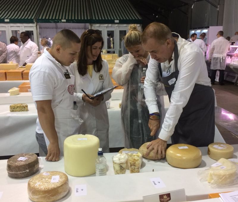 Six Great Reasons For Celebration At The Nantwich Show And - Classic Mobile Minimal Photos | Free Download