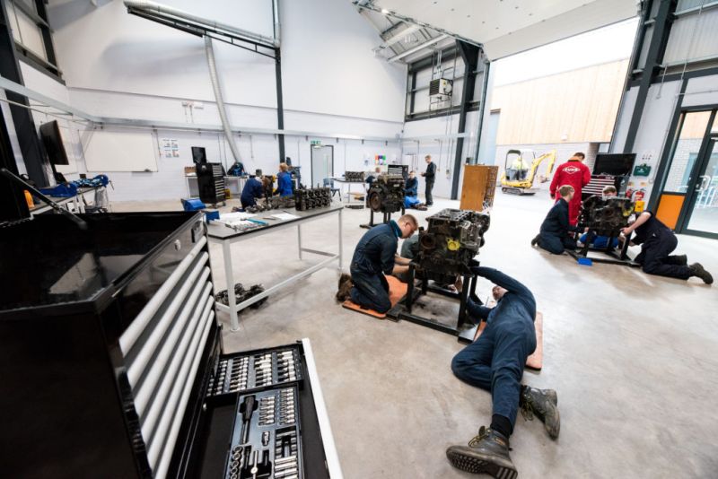 Reaseheath College On Linkedin Education Recruiting Engineering Teachinfe Teaching - High Quality 8K Gradient Illustrations | Free Download