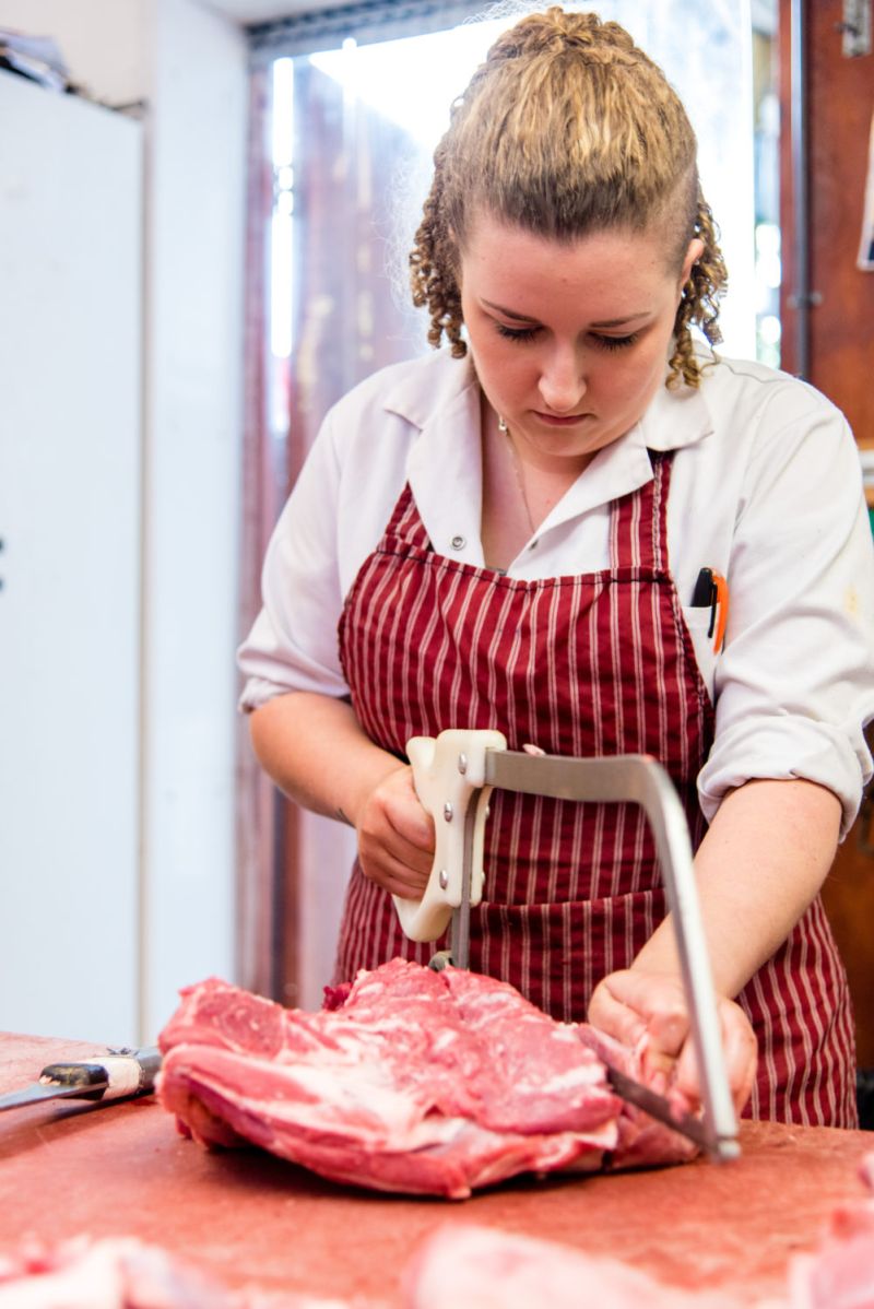 Best Butchery Apprentice Lucy Rowlinson Reaseheath College - Perfect Full HD Dark Backgrounds | Free Download