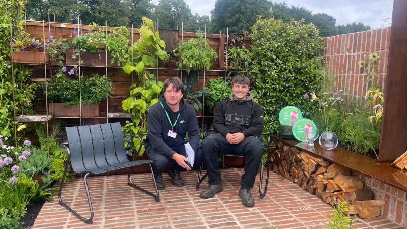 Student Helps To Build Award Winning Show Garden Reaseheath College - Ocean Texture Collection - High Resolution Quality