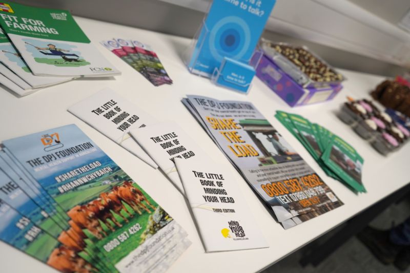 Agriculture Students Take Time Out For Mental Wellbeing Reaseheath College - Premium Geometric Background Gallery - Desktop