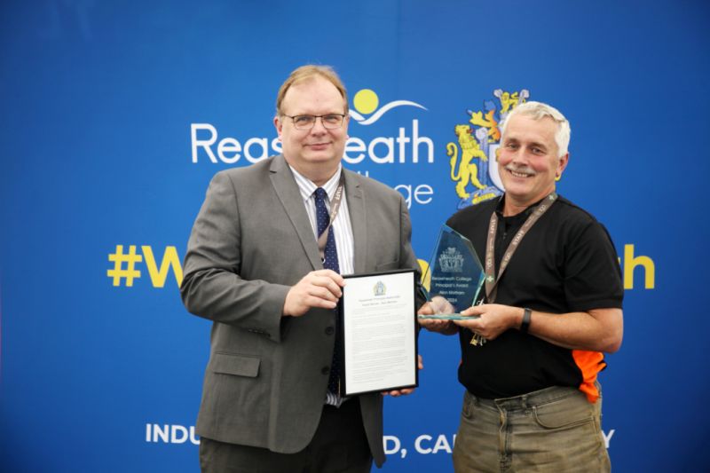 Long Service And Pride Awards Recognise Staff Dedication Reaseheath College - Dark Wallpaper Collection - Retina Quality