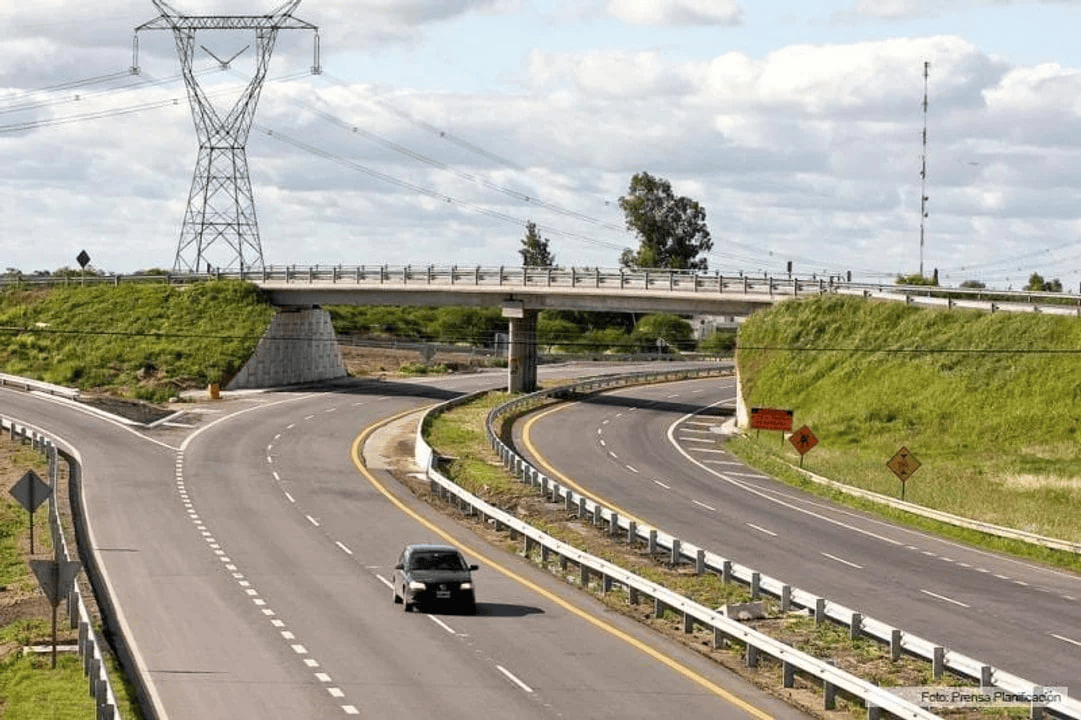 El Gobierno prepara una ley para concesionar rutas con cero impuestos