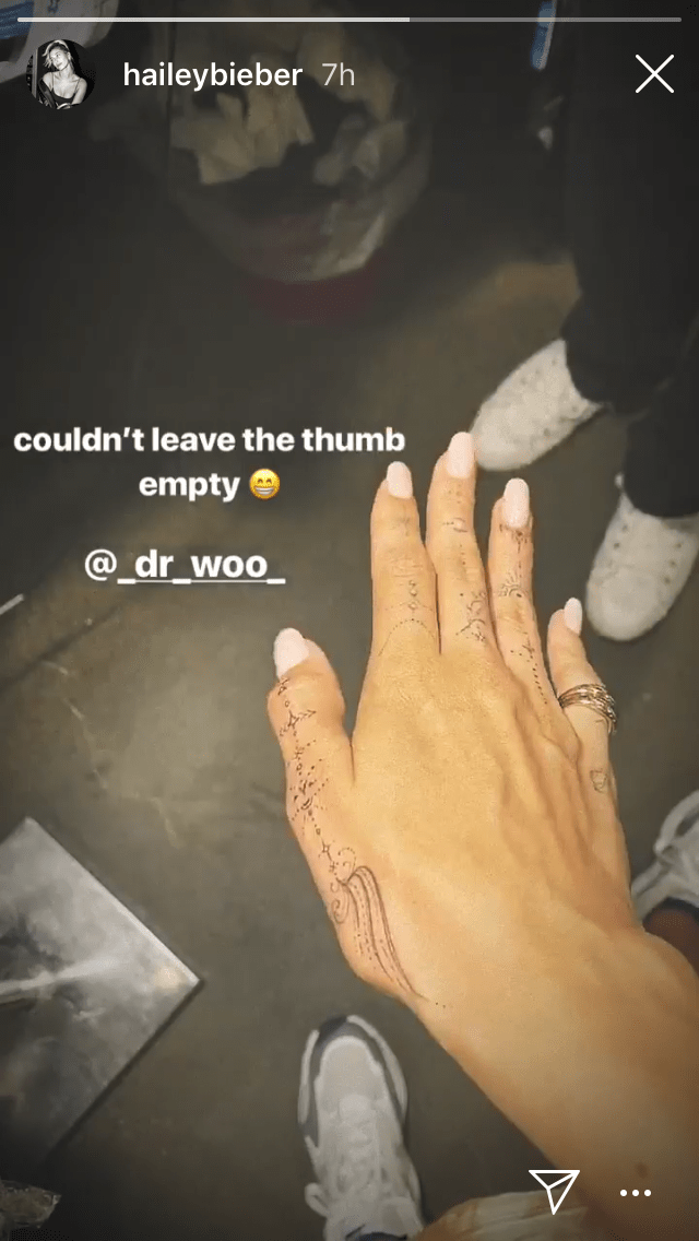 Les 20 Tatouages D Hailey Bieber Et Leur Signification