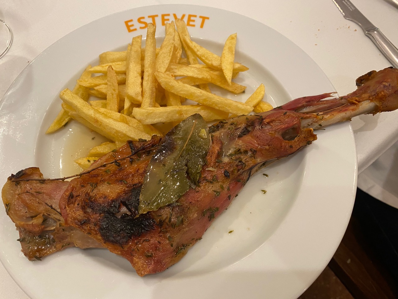 Espalda de cabrito al horno - Restaurant Ca L'Estevet