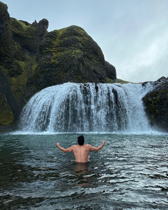 Uma imagem com exterior, água, natureza, montanha Descrição gerada automaticamente