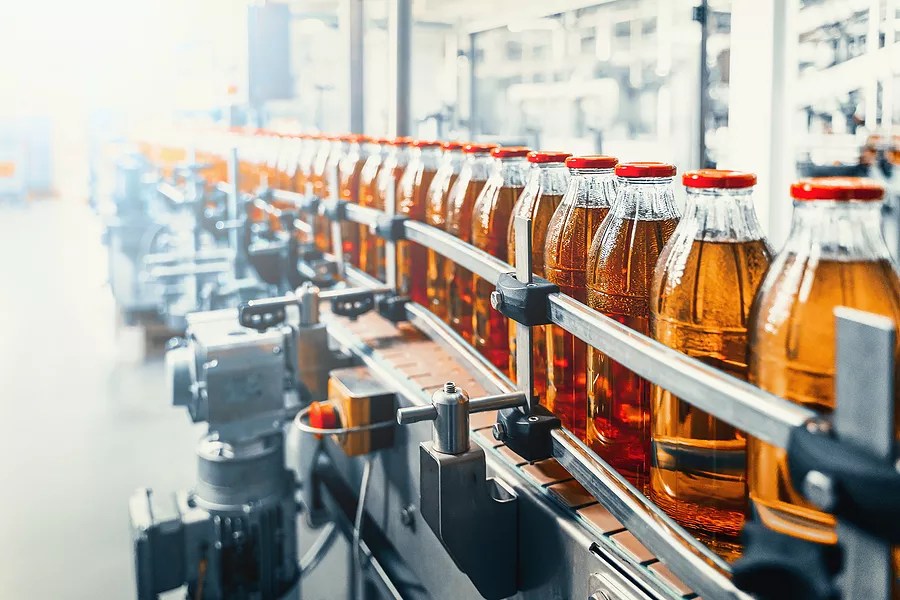 Conveyor-Belt-Juice-In-Glass-