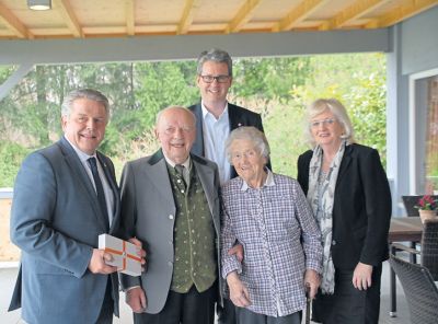 Cdu das schwarze parteibuch von luck harry / mohr jetzt erstausgabe bestellen ✓ preisvergleich ✓ käuferschutz ✓ wir ♥ bücher! 70 Jahre Mit Cdu Parteibuch Rheingau Echo