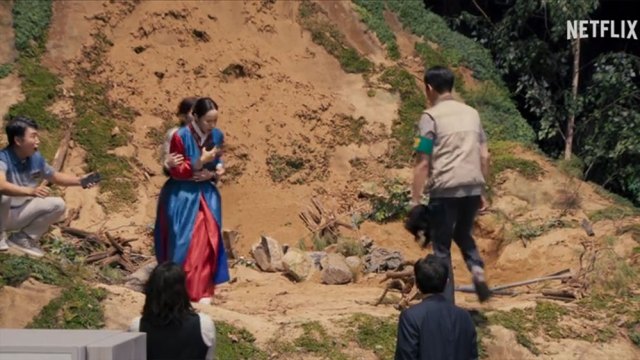 실내에 연출된 대규모 무대