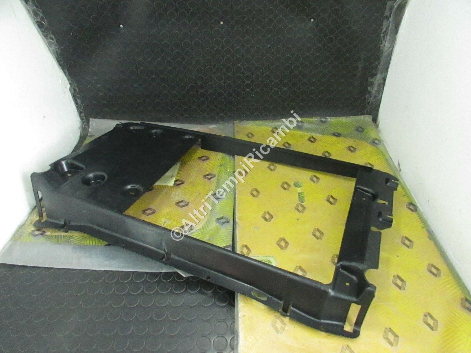CONVOGLIATORE RADIATORE RENAULT R21 7700795171