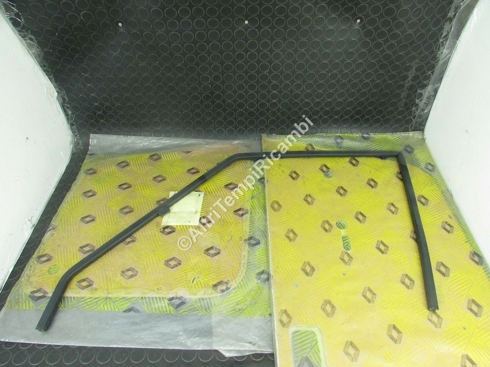 CORNICI RASCHIA VETRO RENAULT R9 7700774841