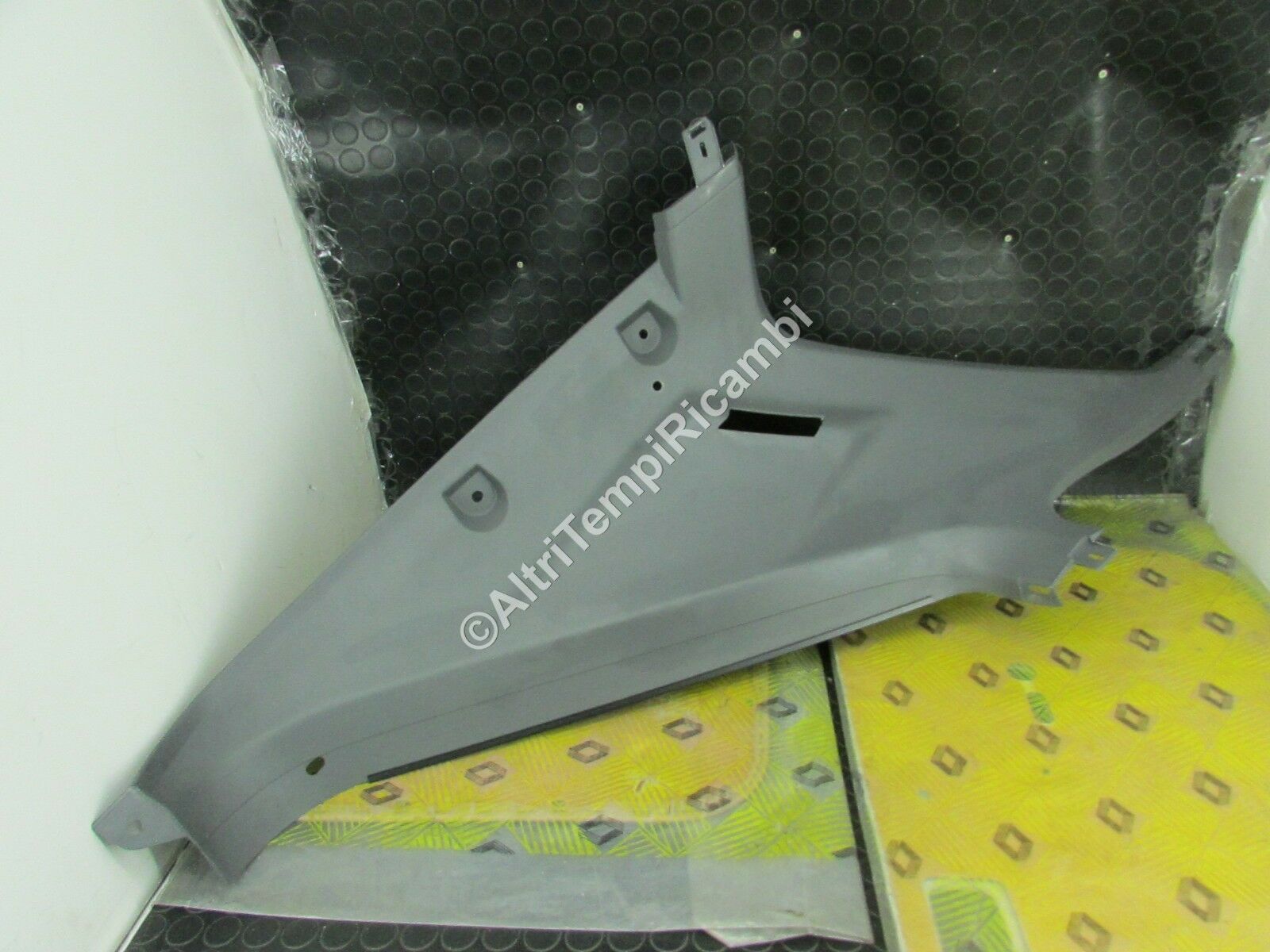 PLASTICA RIVESTIMENTO INTERNO DX RENAULT R19 7700781693
