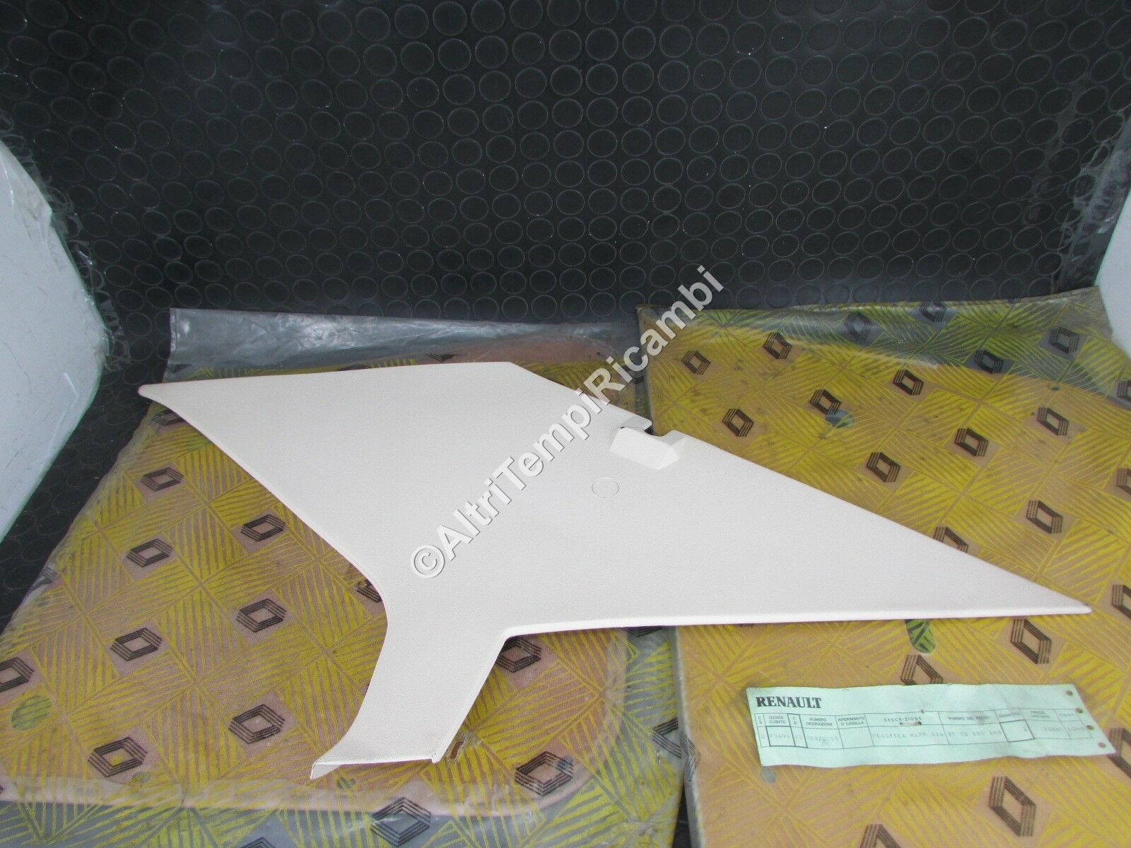 PLASTICA RIVESTIMENTO INTERNO RENAULT R14 7700685148
