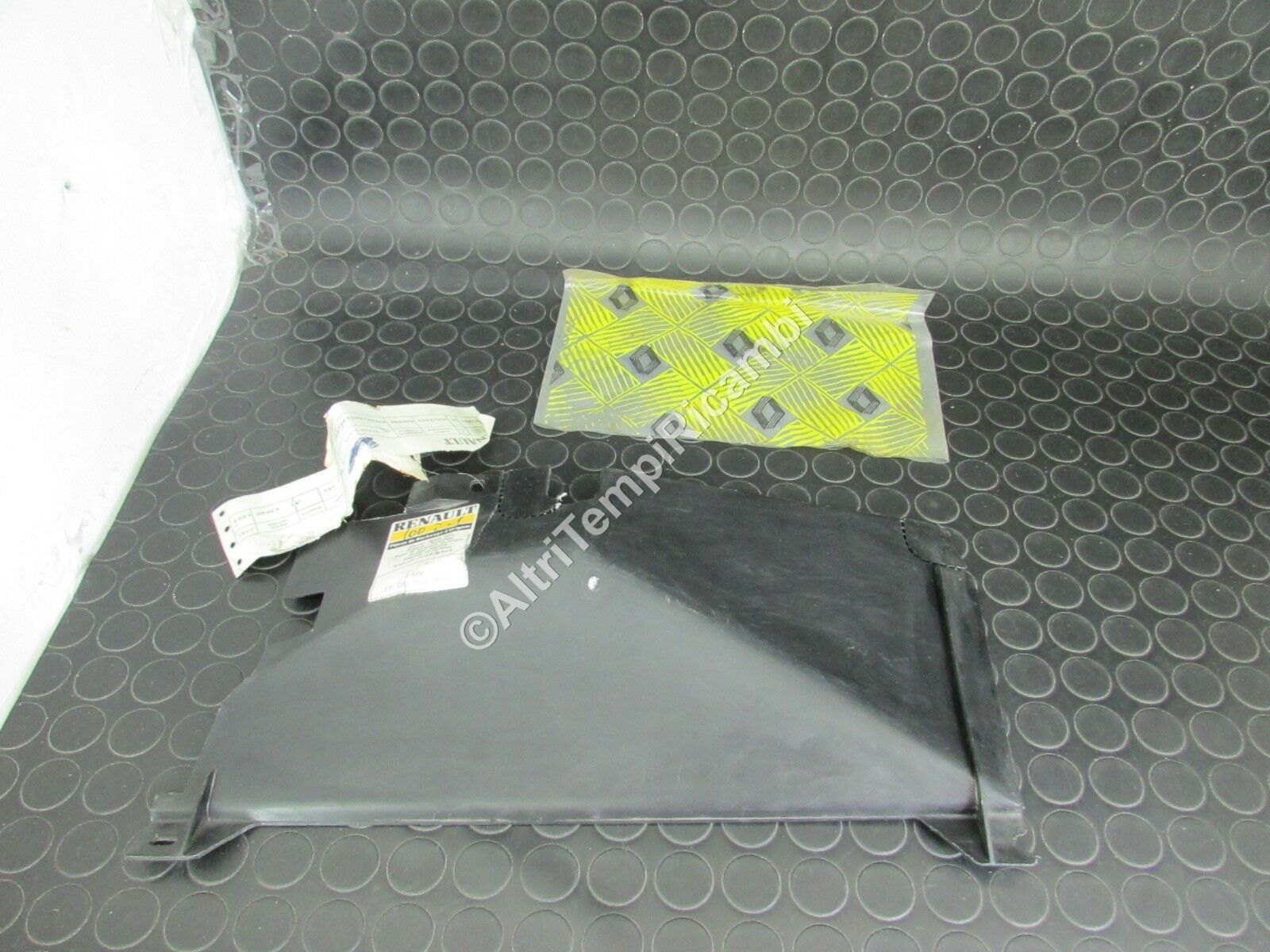 RIPARO RADIATORE RENAULT R25 7700755446