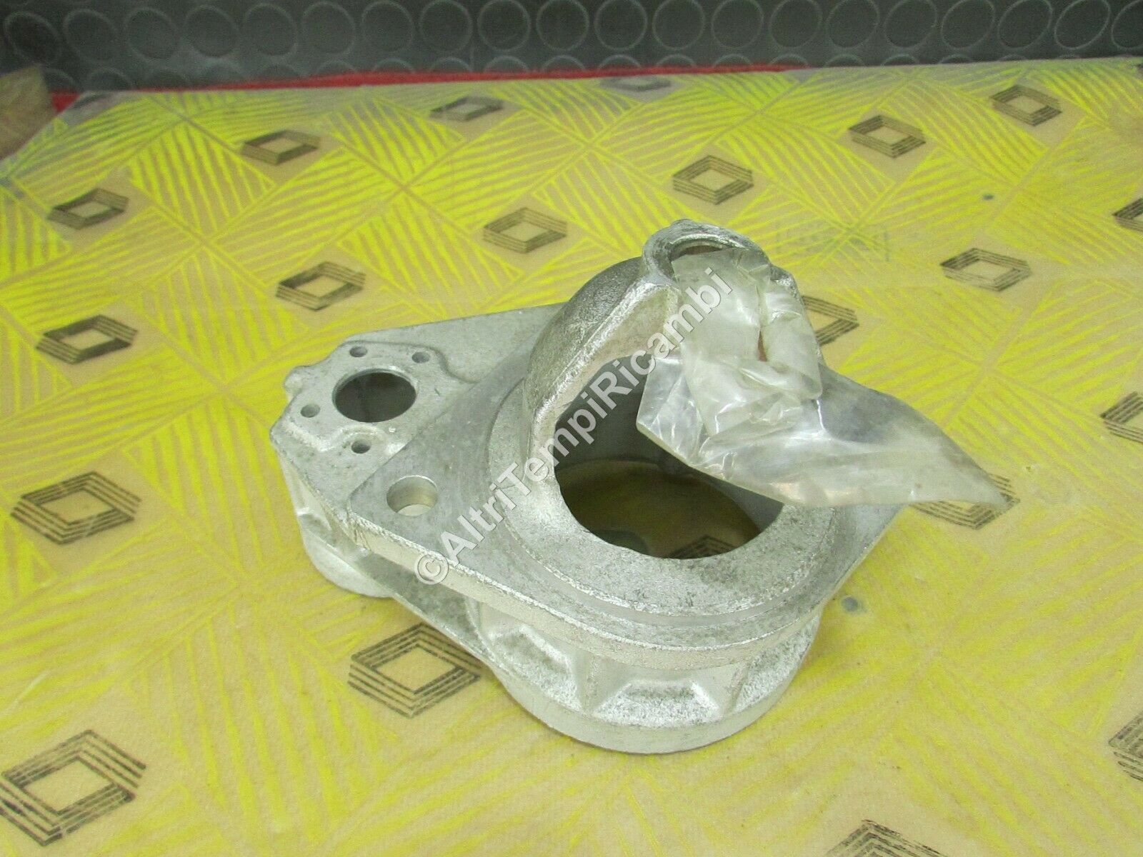 SUPPORTO MOTORINO AVVIAMENTO RENAULT R12 - R15 - R16 - R17 TL 611330 STARTER MOT
