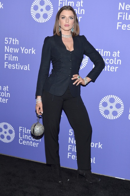 STYLECASTER | Julia Fox STYLECASTER | Julia Fox