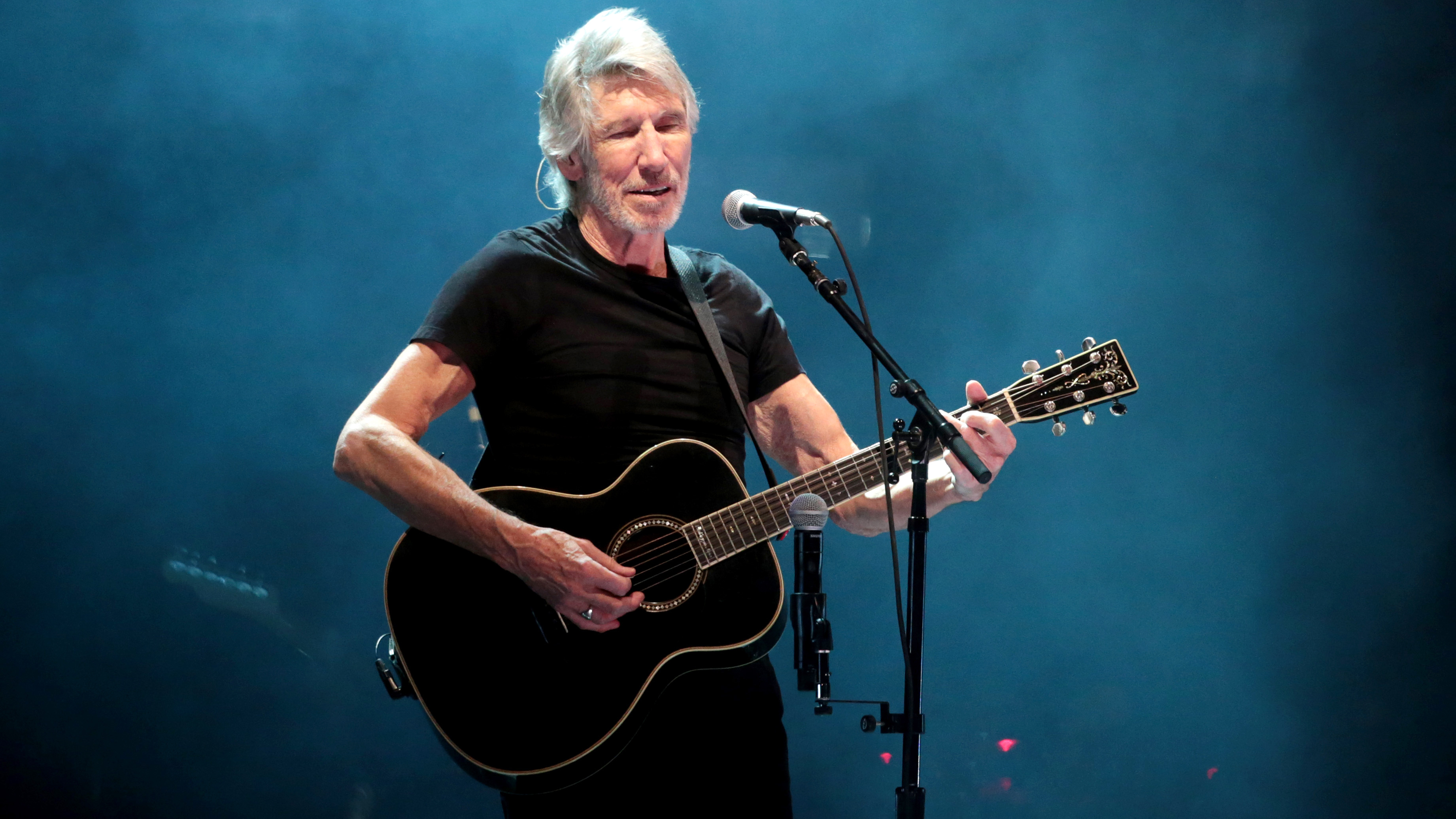 View breaking news headlines for rog stock from trusted media outlets at marketbeat. Pink Floyd S Roger Waters On Fighting Trump With Tour Album Rolling Stone