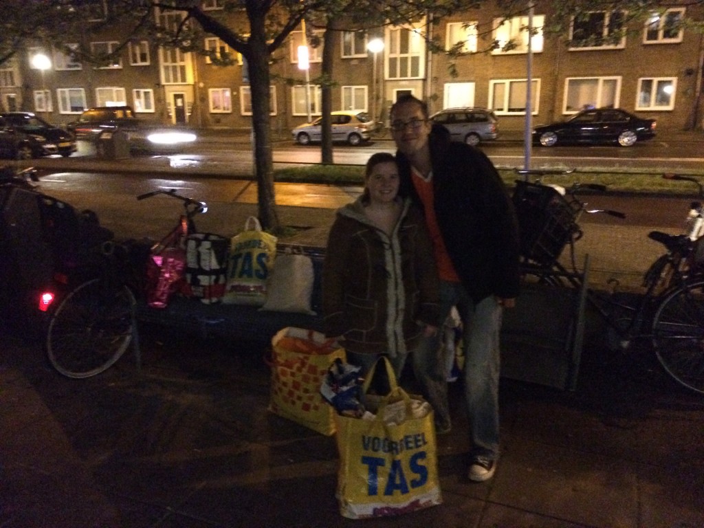 Eerste verkopers vrijmarkt Koningsdag al op Lange Nieuw