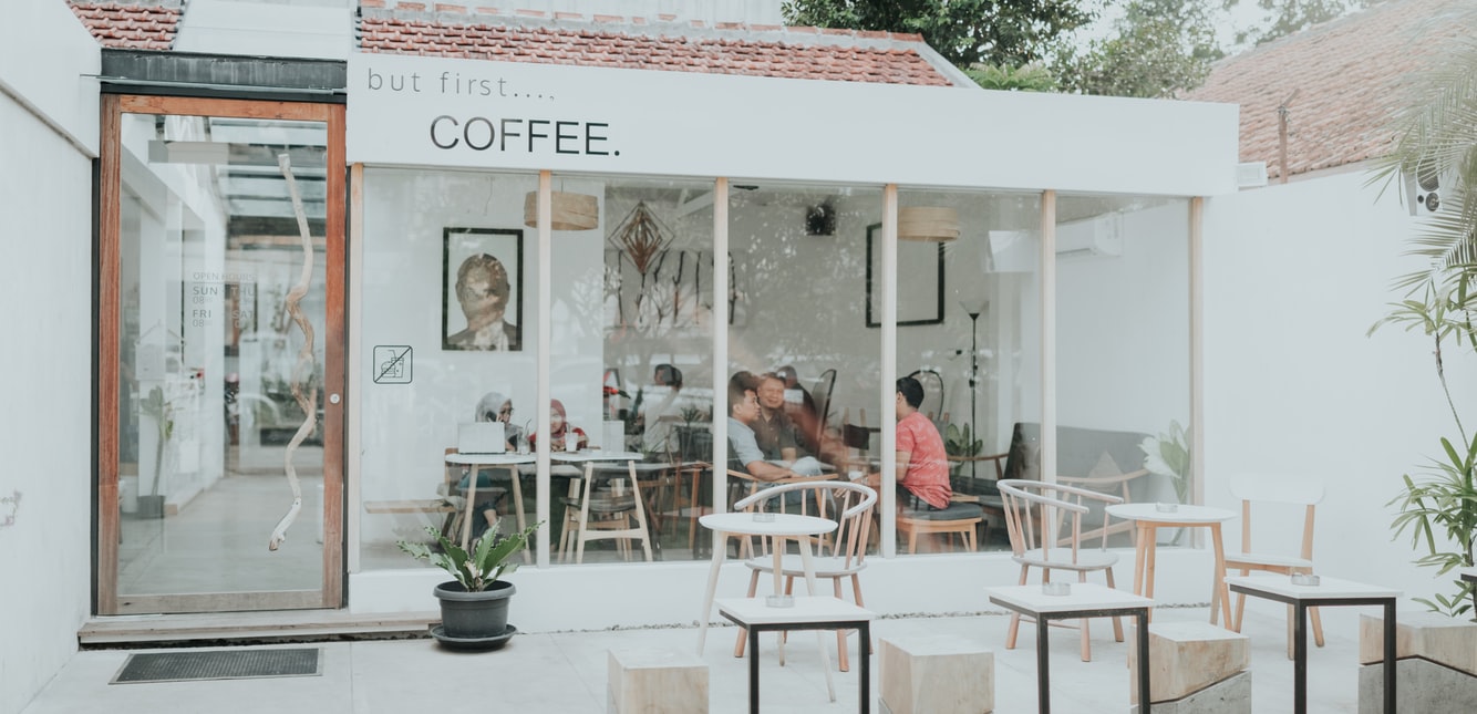Leonardus selwyn kangsaputra, jurnalis · sabtu 22 mei 2021 . 6 Kafe Serbaputih Instagramable yang Wajib Dikunjungi #WhiteAddict