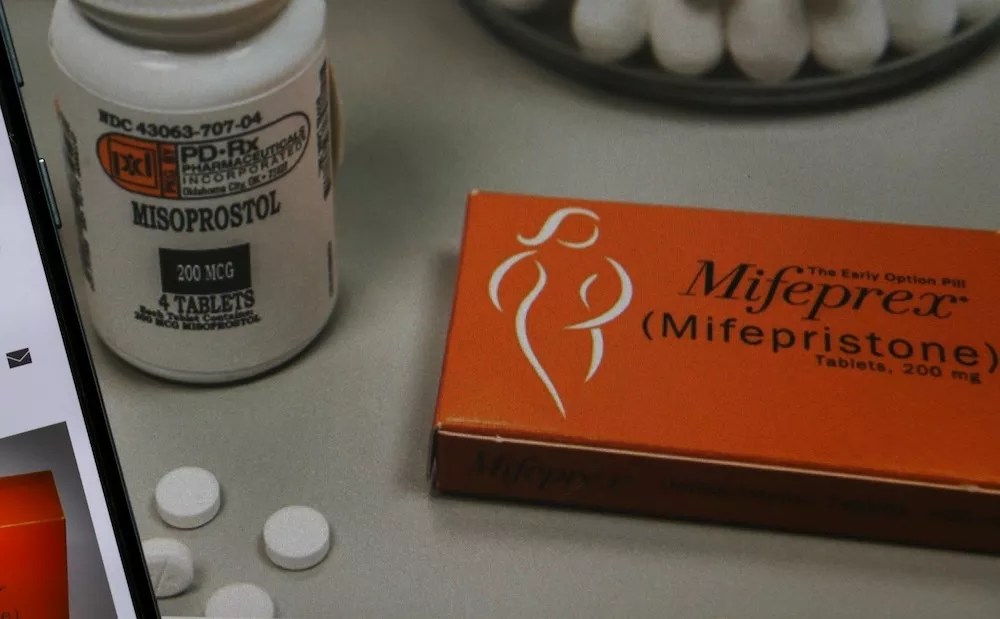 sacurrent.com - Sanford Nowlin - Supreme Court temporarily restores Texans' full access to abortion medication