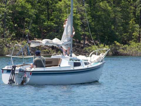 Together, its rugged mountain ranges, native pine forests, natural hot springs, and mirrored lakes create the ultimate playground for outdoor adventurers. Universal Marine Montego 20, 1982, Greers Ferry, Arkansas