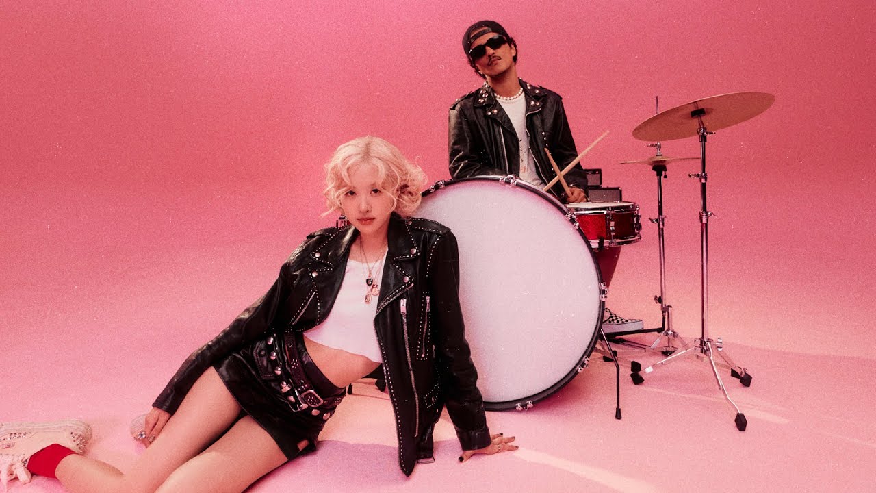 APT. de ROSÉ et Bruno Mars recycle Toni Basil