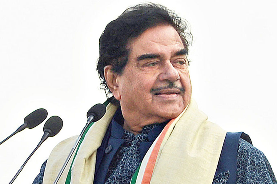 ‘খাদ্যাভ্যাসের ভিত্তিতে ভেদাভেদ অনুচিত’, আমিষ বিতর্কের পরই ভোলবদল শত্রুঘ্নর