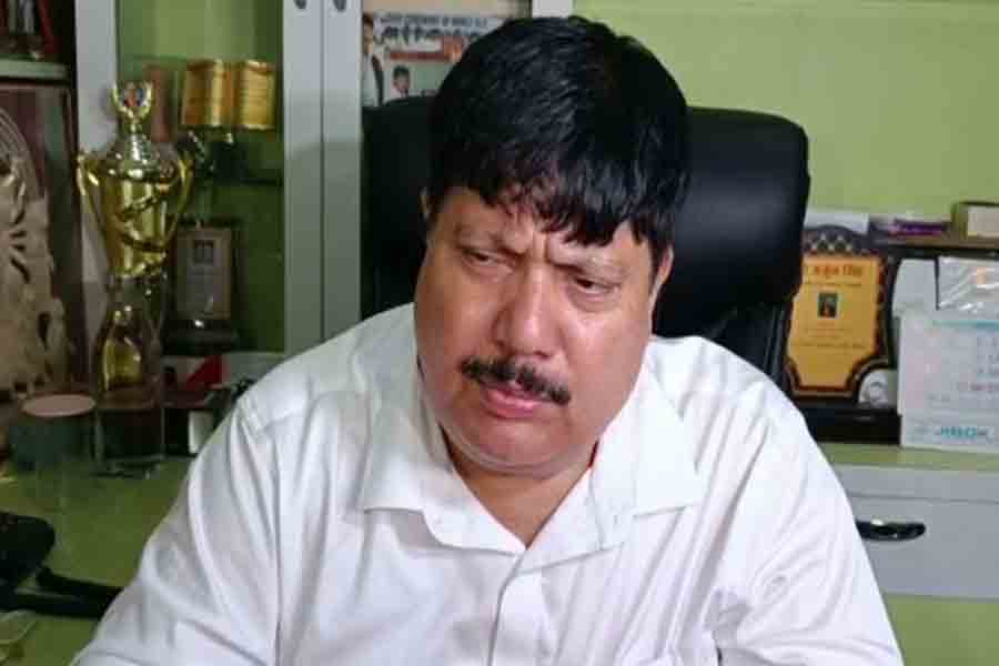 সপ্তমীর রাতে অর্জুন সিংয়ের বাড়ির পাশে ব্যাপক বোমাবাজি! ভাঙচুর চলল গাড়িতে