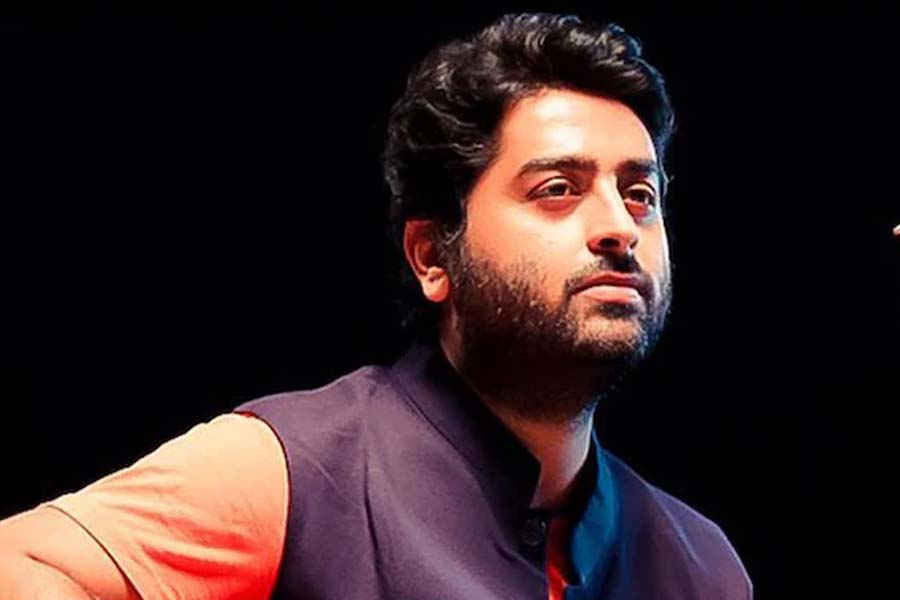 ‘ধস্তাধস্তি, চ্যাংদোলা করে…’, অরিজিৎ সিংয়ের দেহরক্ষীর বিরুদ্ধে অভিযোগ দায়ের এসরাজ শিল্পীর!