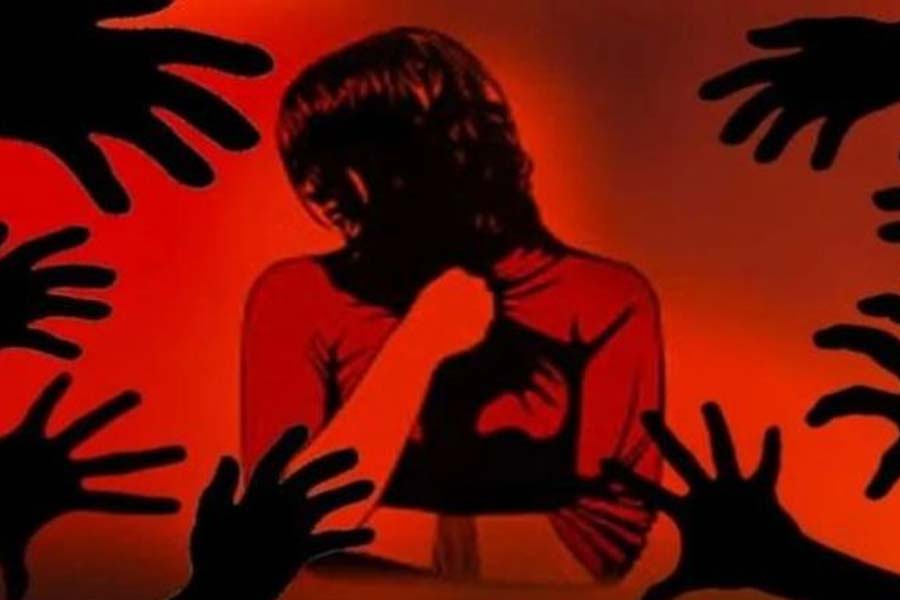ফাঁকা ক্লাস রুমে নিয়ে গিয়ে নাবালিকাকে যৌন হেনস্তা! যুবককে পুলিশে দিল উত্তজিত জনতা