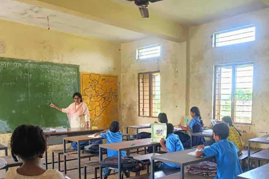 গ্রামের একটিই উচ্চমাধ্যমিক স্কুল! পঠন-পাঠন স্বাভাবিক রাখতে ডিউটিতে চাকরিহারারা