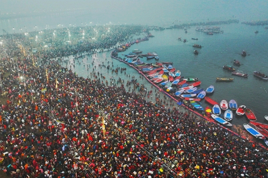 মহাকুম্ভের শেষ দিন, শিবরাত্রিতে অমৃতস্নান করতে লক্ষ লক্ষ পুণ্যার্থীর ভিড় প্রয়াগরাজে