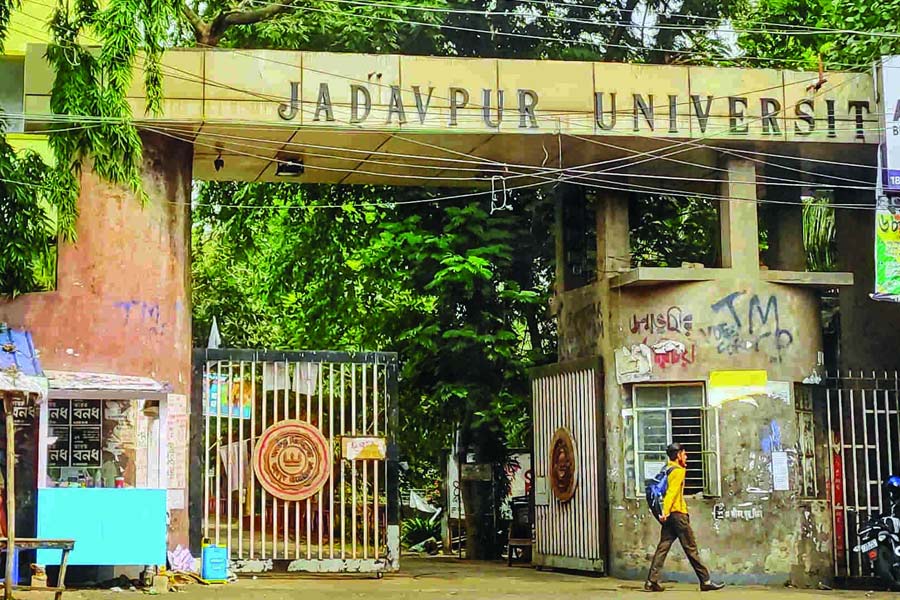 যাদবপুর বিশ্ববিদ্যালয়ের ছাত্রীর শ্লীলতাহানি! অভিযুক্তকে সংগঠনের কাজ থেকে সরাল SFI