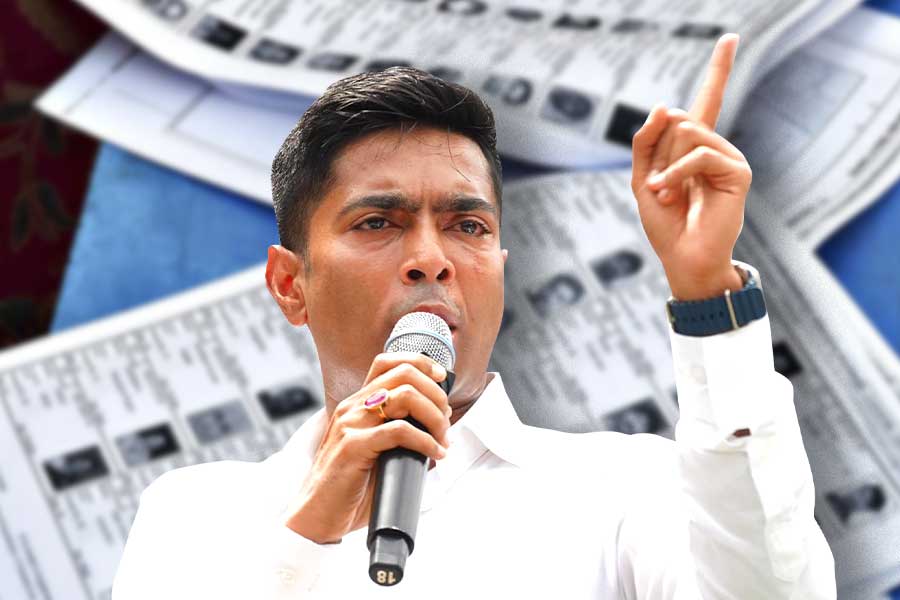 অভিষেকের কেন্দ্রের ভোটের ফলকে চ্যালেঞ্জ করে হাই কোর্টে মামলা, ভিডিও ফুটেজ সংরক্ষণের নির্দেশ